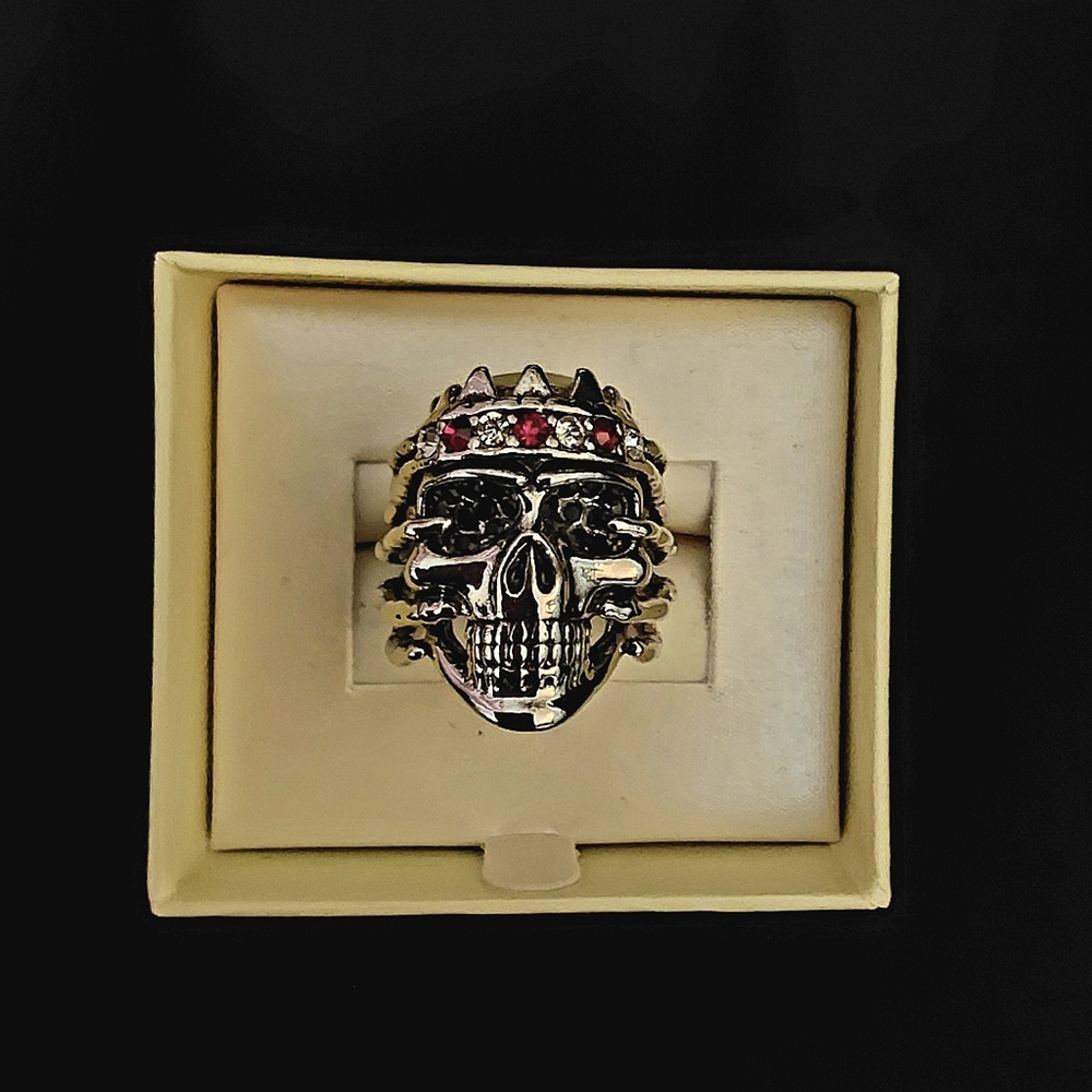 NWT, MENS STAINLESS STEEL SKULL BIKER RING.